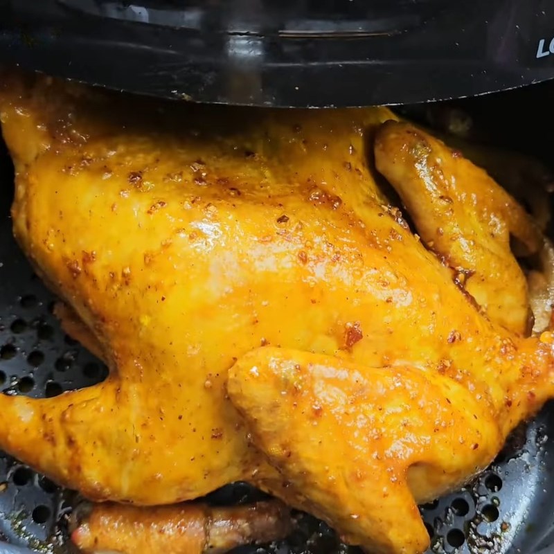 Bước 4 Nướng gà bằng nồi chiên không dầu (hoặc lò nướng) Gà nướng nguyên con