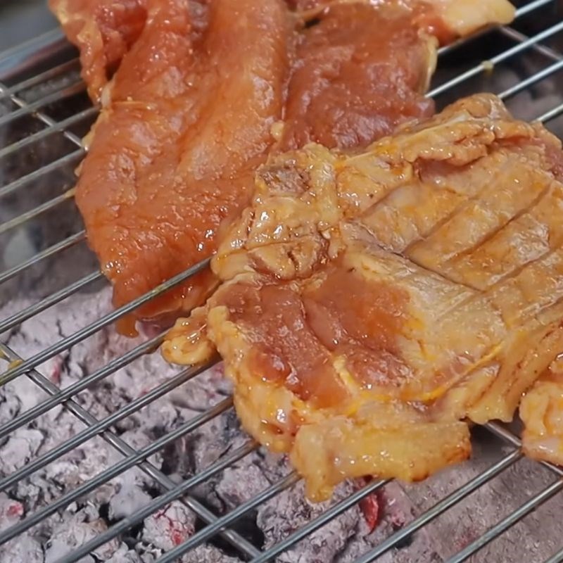 Bước 4 Nướng thịt Ướp thịt nướng đơn giản