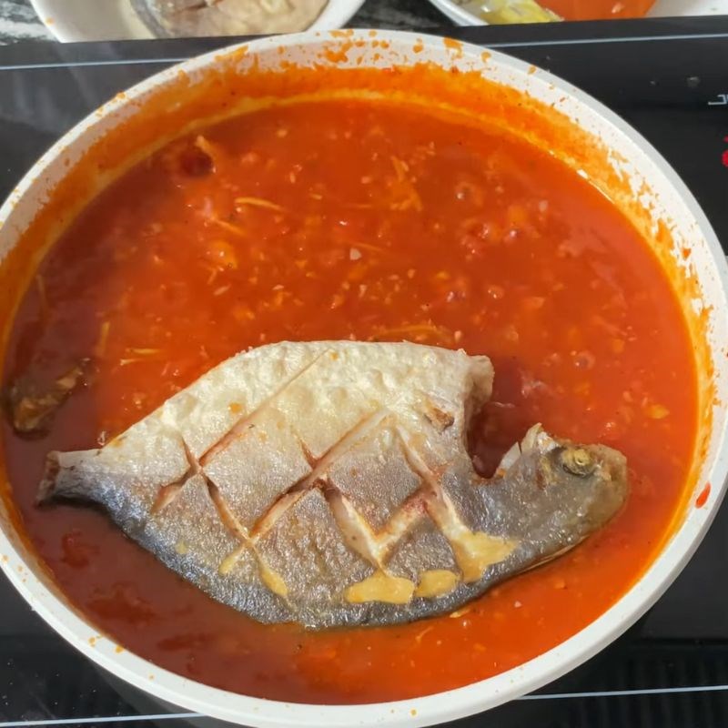 Bước 5 Om cá chim sốt cà chua Cá chim sốt cà chua