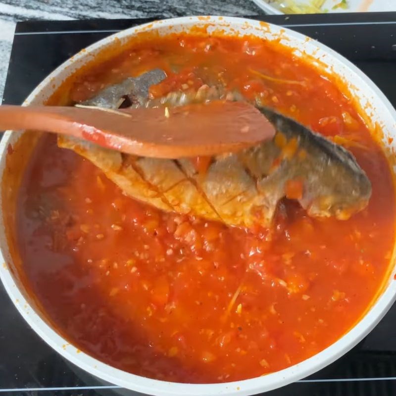 Bước 5 Om cá chim sốt cà chua Cá chim sốt cà chua