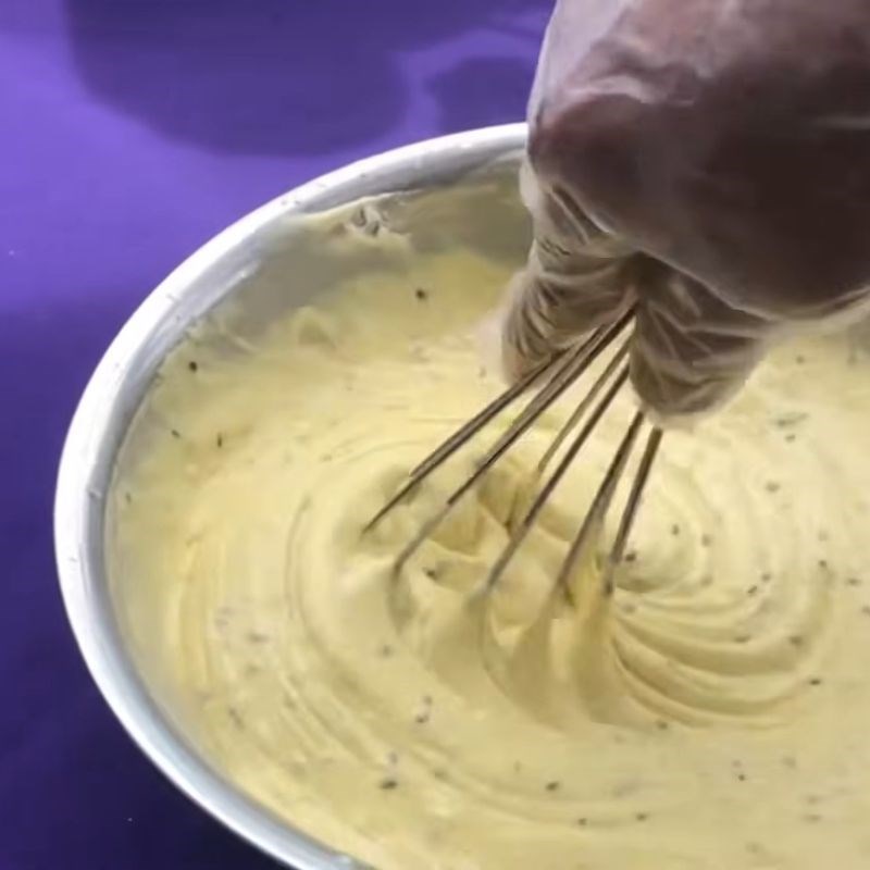 Bước 1 Pha bột chiên chuối giòn lâu Bột chiên chuối giòn lâu