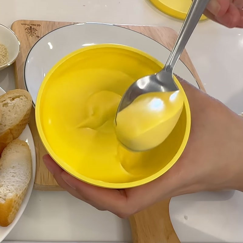 Bước 2 Pha chế hỗn hợp bơ sữa đặc bánh mì nướng bơ sữa