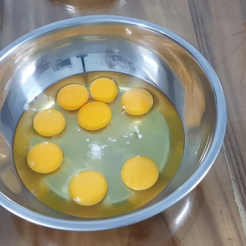 Bước 2 Pha hỗn hợp trứng sữa mịn màng Bánh flan công thức kinh doanh