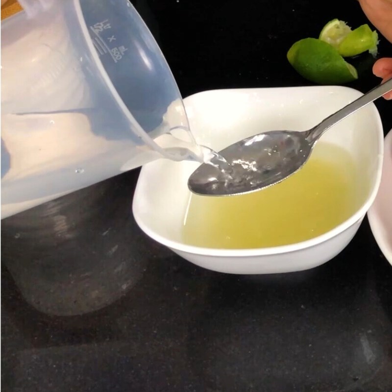 Bước 2 Pha nước chấm chua ngọt Bún cuốn