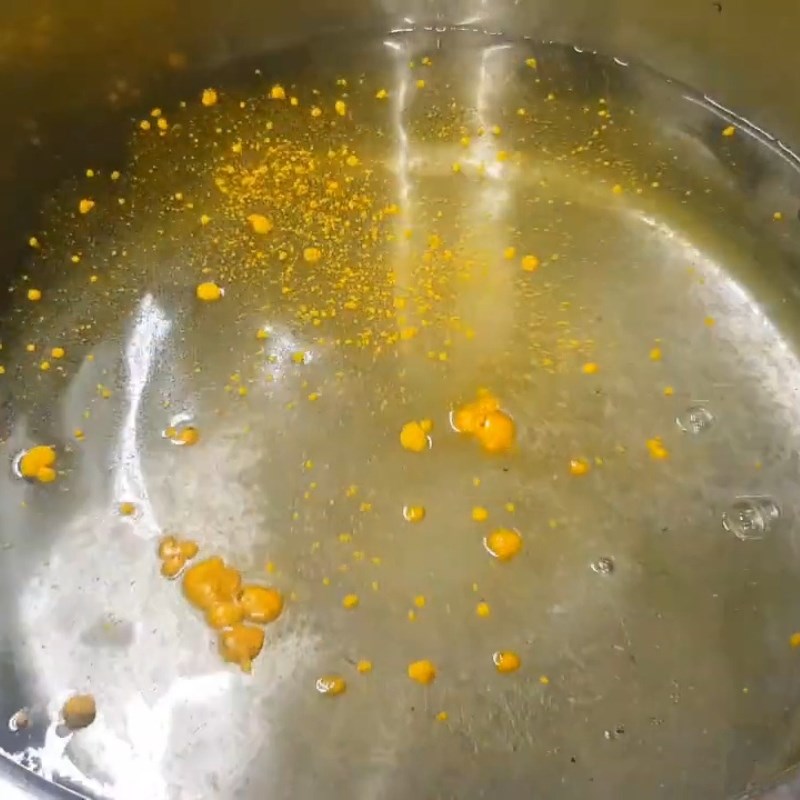 Bước 2 Pha nước luộc gà Gà luộc không bị nứt da