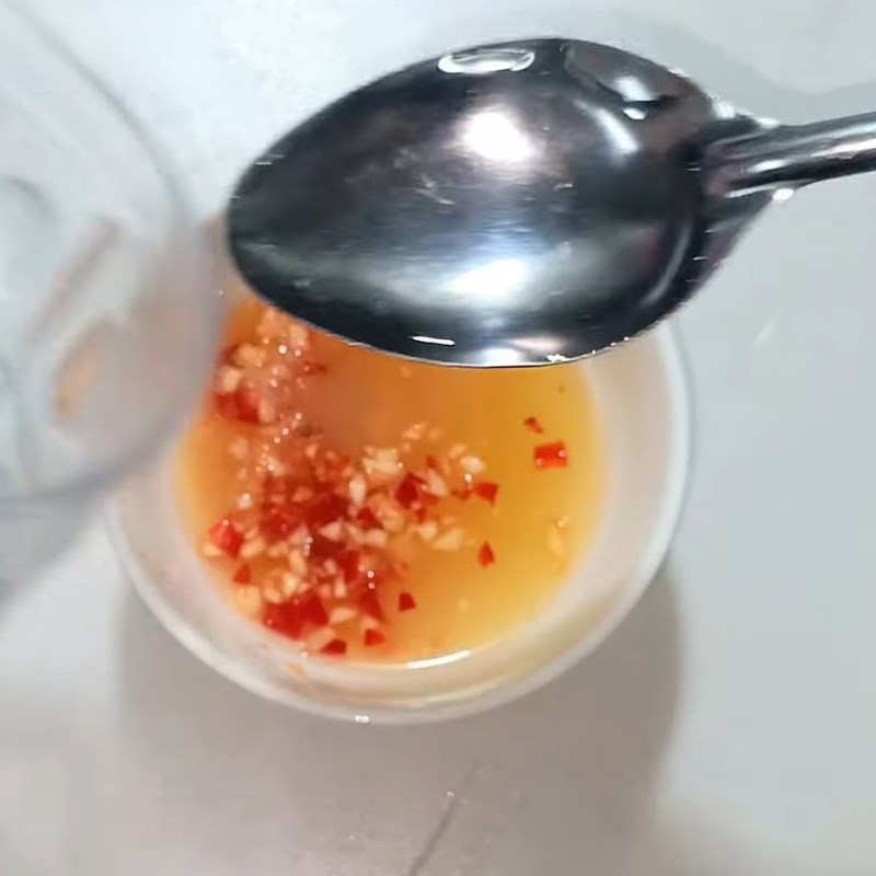 Bước 5 Pha nước mắm chấm Gỏi bò rau muống