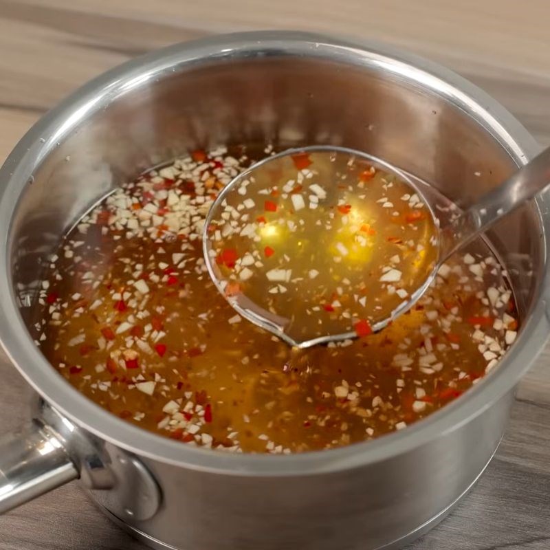 Bước 5 Pha nước mắm chua ngọt Bún trộn thịt nướng