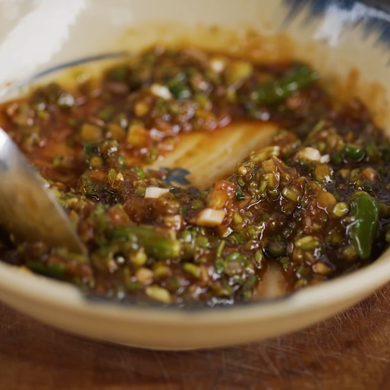 Bước 2 Pha nước sốt ướp cá hấp xì dầu Cá hấp giấy bạc