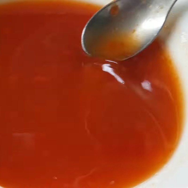 Bước 3 Pha sốt chua ngọt Gà xào chua ngọt