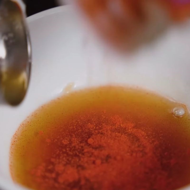 Bước 4 Pha sốt nước mắm sánh quyện Thịt gà chiên nước mắm