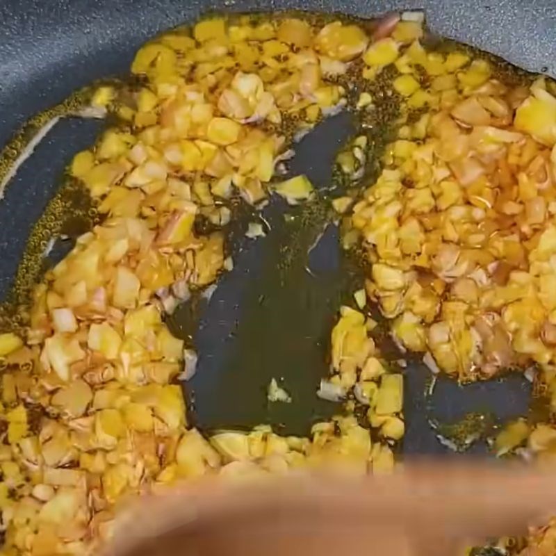 Bước 1 Phi thơm hành tỏi Nước sốt miến trộn Hàn Quốc