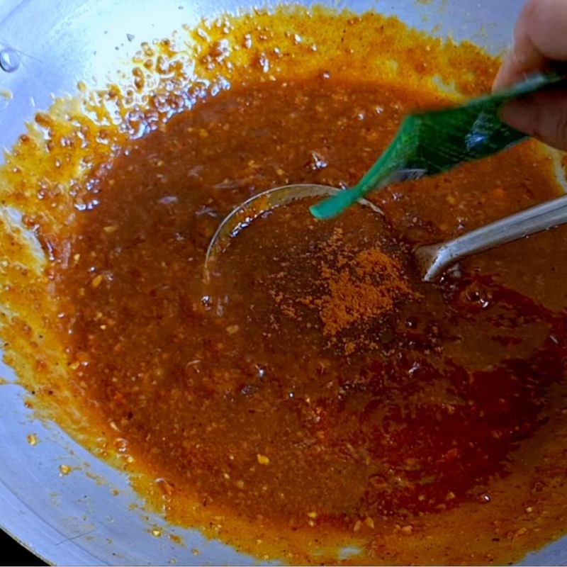 Bước 2 Phi thơm hành tỏi và nấu sốt bánh mì chảo sánh mịn Nước sốt bánh mì chảo