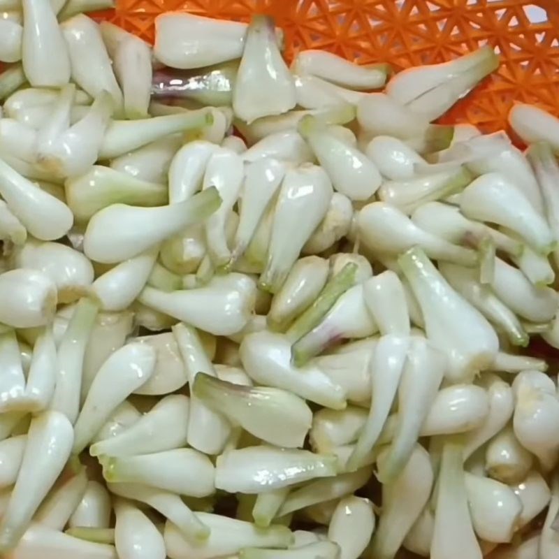 Bước 6 Phơi héo và cho vào hũ thủy tinh củ kiệu truyền thống