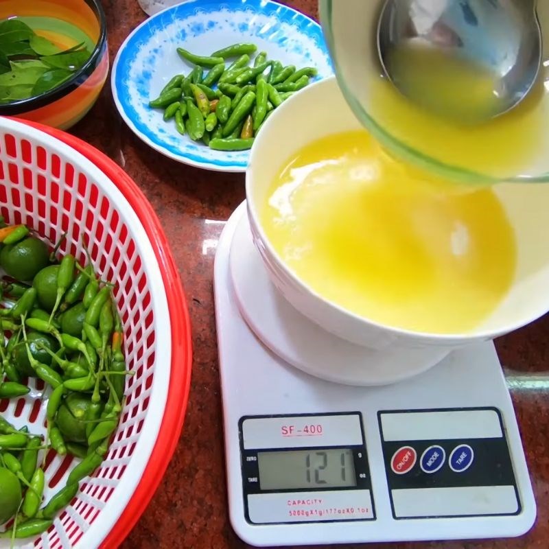 Bước 2 Bí quyết pha chế nước cốt và định lượng gia vị Muối ớt xanh chấm gà
