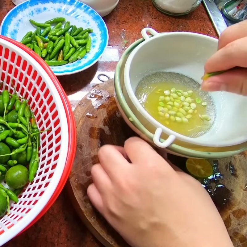 Bước 2 Bí quyết pha chế nước cốt và định lượng gia vị Muối ớt xanh chấm gà