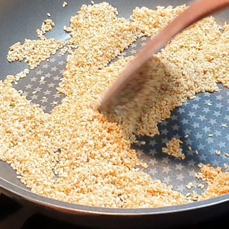 Bước 4 Rang mè Nấm xào thập cẩm