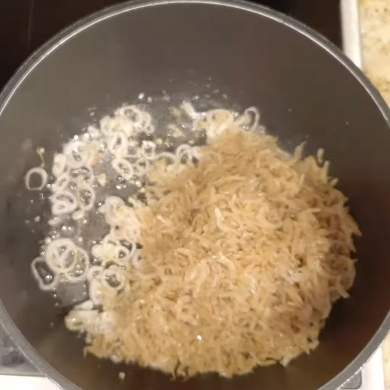 Bước 3 Rang tép khô với khế chua Tép khô rang khế