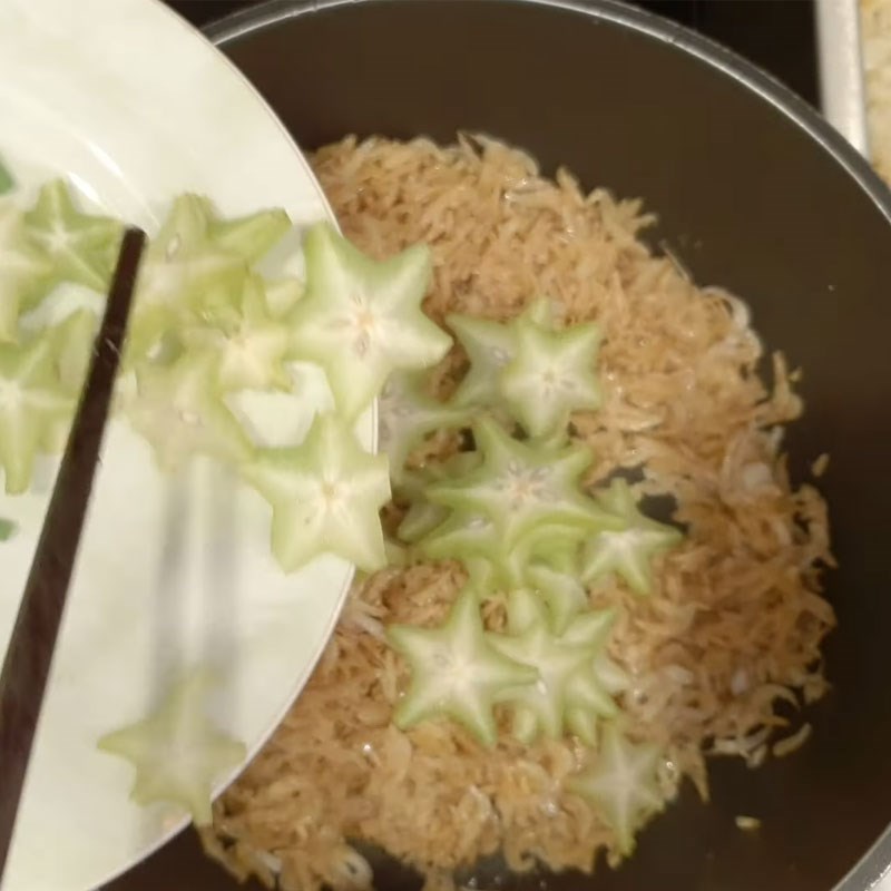 Bước 3 Rang tép khô với khế chua Tép khô rang khế