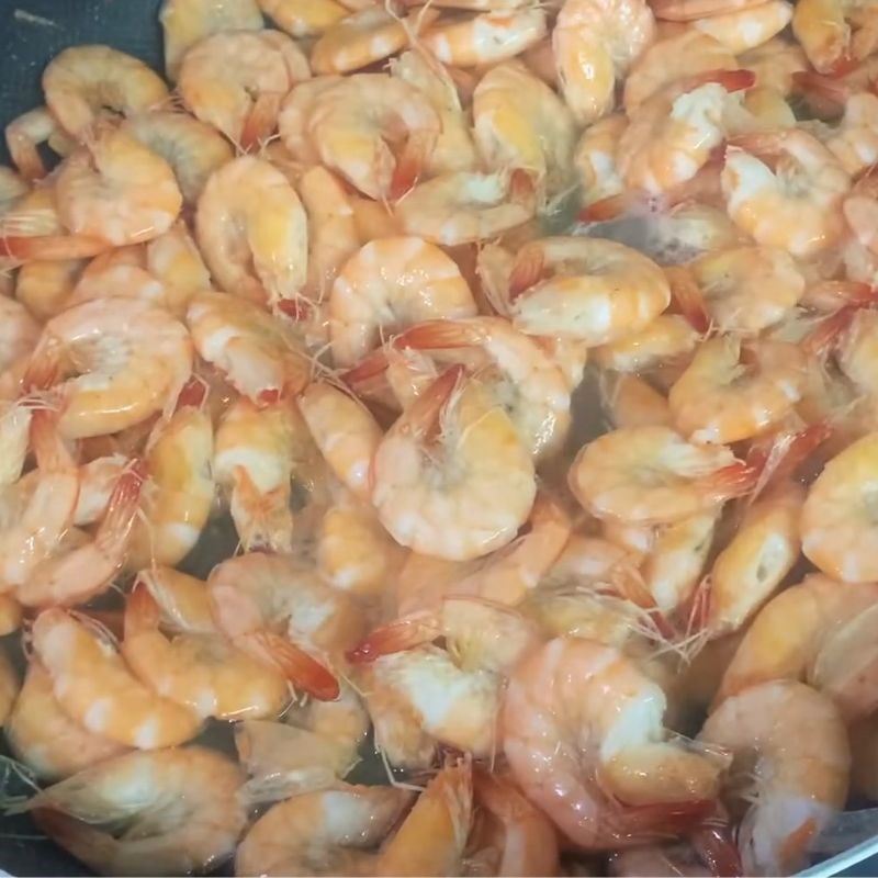 Bước 3 Rang tôm cho chín (Rang thay vì luộc) Tôm khô bằng nồi chiên không dầu