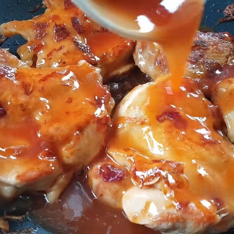 Bước 5 Rim gà với sốt Gà xào chua ngọt