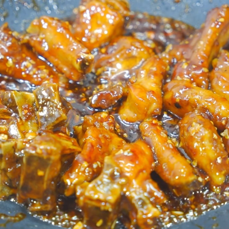 Bước 4 Rim sườn xào chua ngọt mềm thấm vị Sườn xào chua ngọt mềm ngon