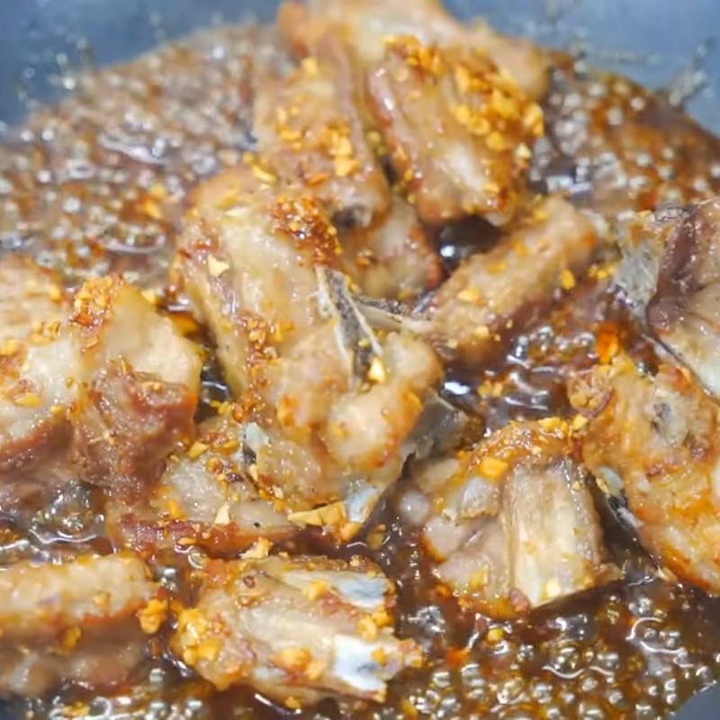 Bước 4 Rim sườn xào chua ngọt mềm thấm vị Sườn xào chua ngọt mềm ngon