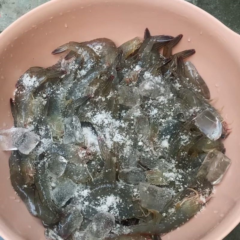 Bước 2 Rửa sạch và ướp tôm Tôm khô bằng nồi chiên không dầu