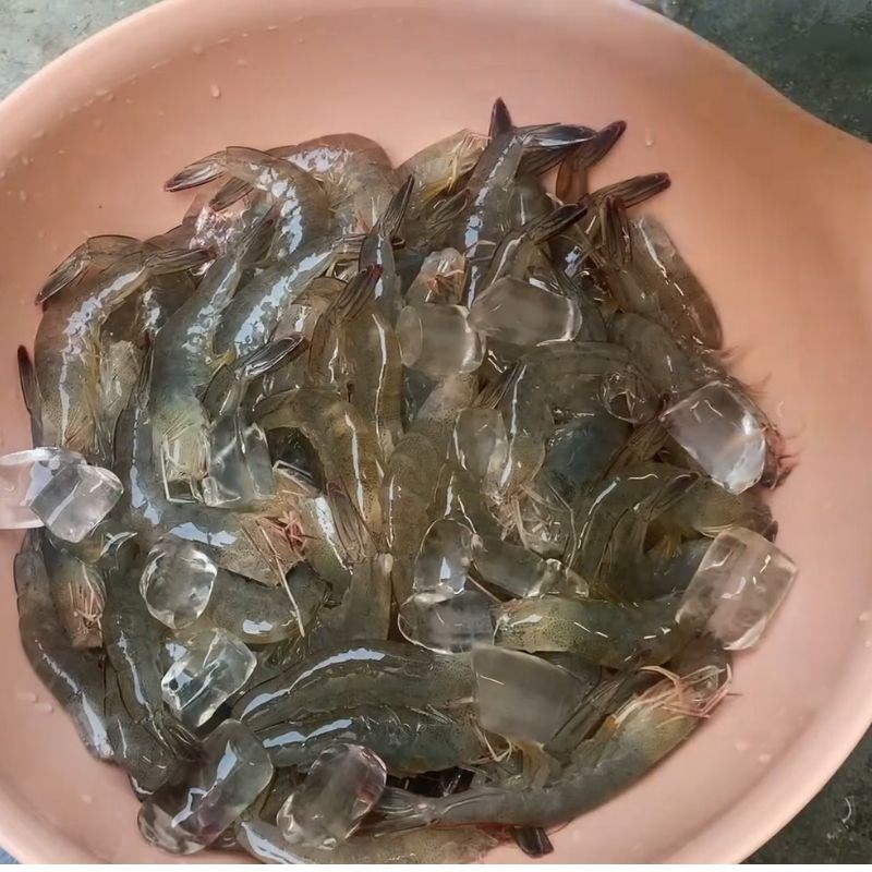 Bước 2 Rửa sạch và ướp tôm Tôm khô bằng nồi chiên không dầu