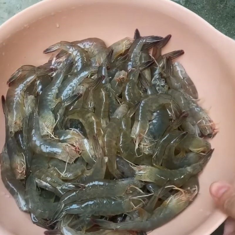 Bước 2 Rửa sạch và ướp tôm Tôm khô bằng nồi chiên không dầu