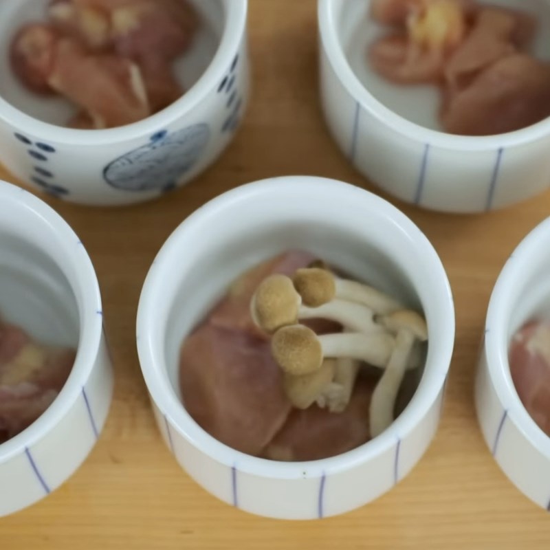 Bước 3 Sắp xếp nguyên liệu và hấp cách thủy Trứng hấp kiểu Nhật