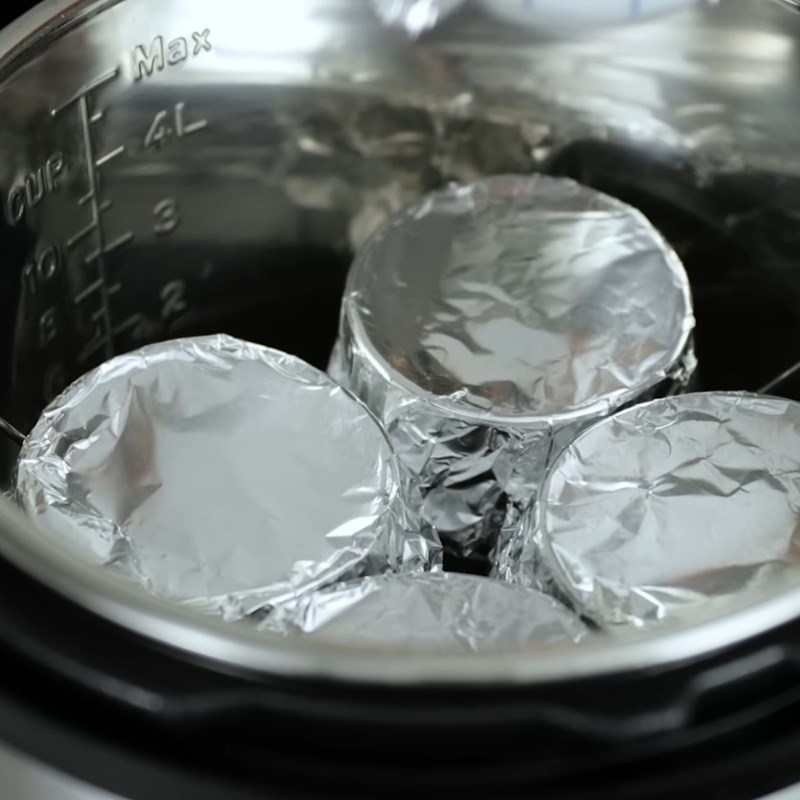 Bước 3 Sắp xếp nguyên liệu và hấp cách thủy Trứng hấp kiểu Nhật