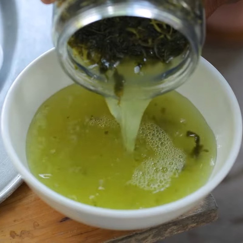 Bước 1 Sơ chế cá Rau sắn muối chua nấu cá