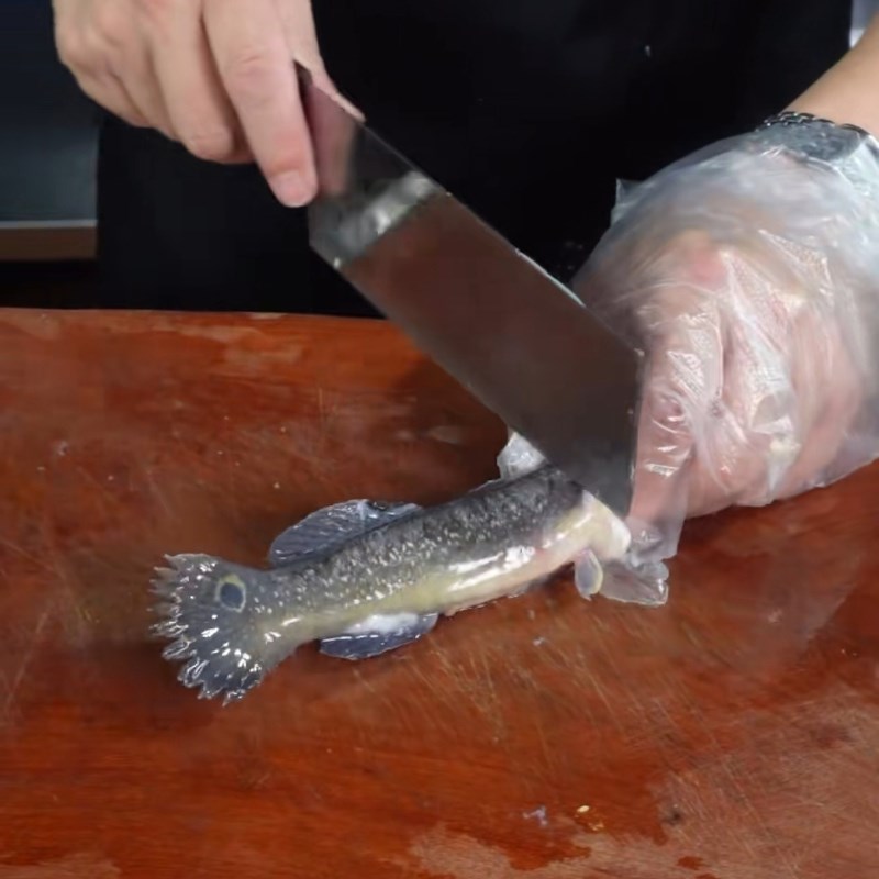 Bước 1 Sơ chế cá bớp Cá bớp nấu lá lốt