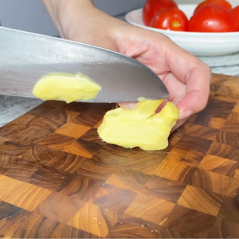 Bước 1 Sơ chế cá chim và nguyên liệu Cá chim sốt cà chua