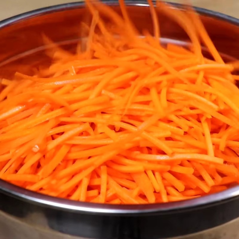 Bước 2 Sơ chế cà rốt và củ cải trắng Đồ chua ăn cơm tấm