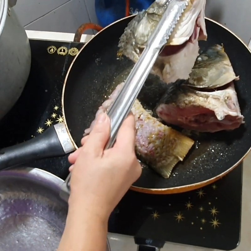 Bước 1 Sơ chế cá và cách khử mùi tanh cá Canh cá nấu hoa chuối