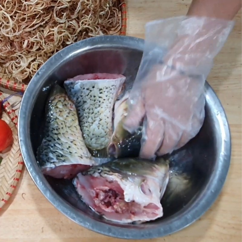Bước 1 Sơ chế cá và cách khử mùi tanh cá Canh cá nấu hoa chuối