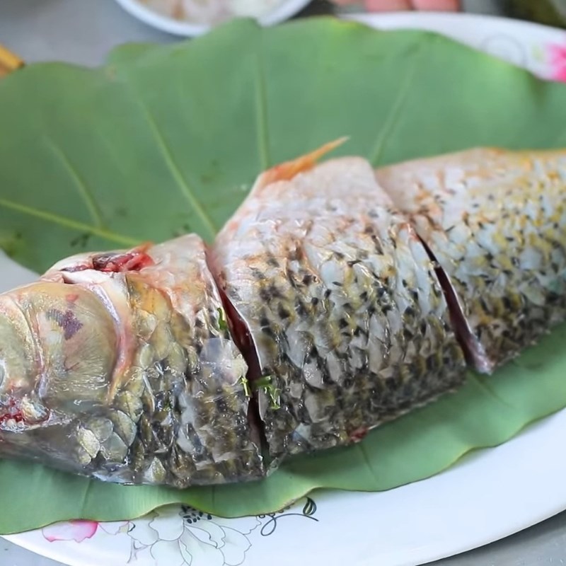 Bước 1 Sơ chế cá Rau sắn muối chua nấu cá