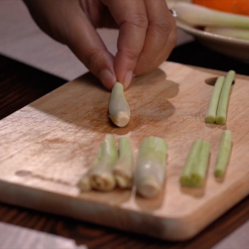 Bước 2 Sơ chế các loại rau củ Bò kho nấu bằng gói gia vị