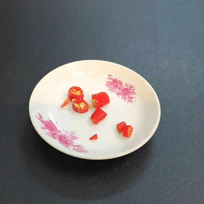 Bước 2 Sơ chế các nguyên liệu còn lại Nấm rơm kho nước tương