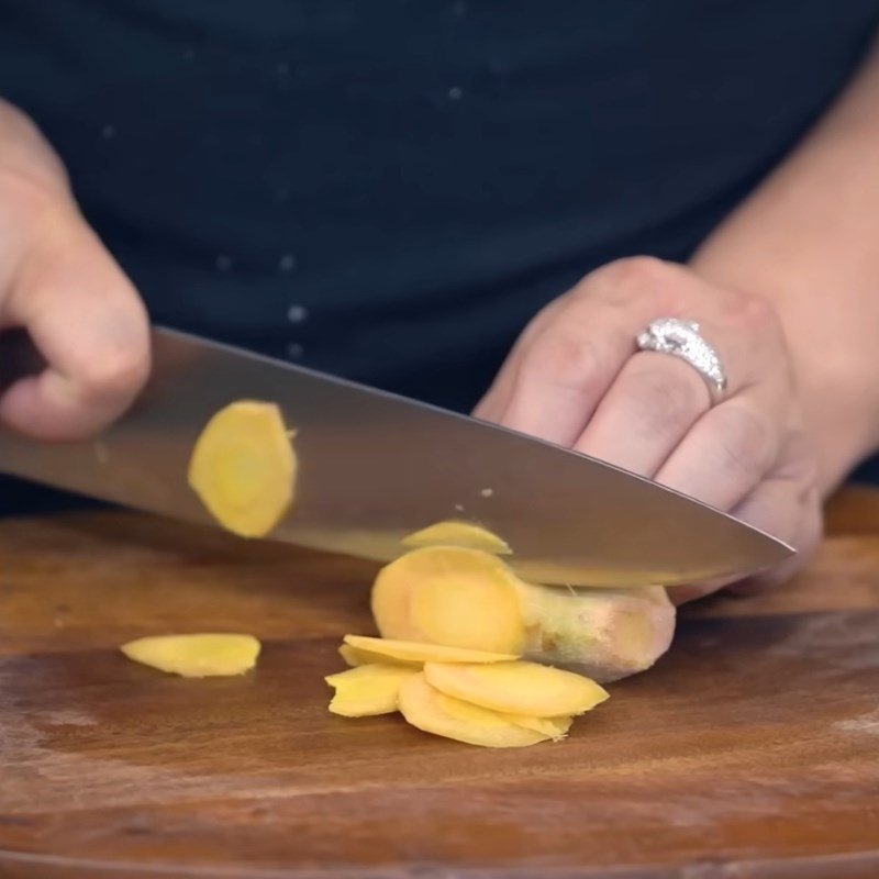 Bước 2 Sơ chế các nguyên liệu còn lại Muối sung chua ngọt