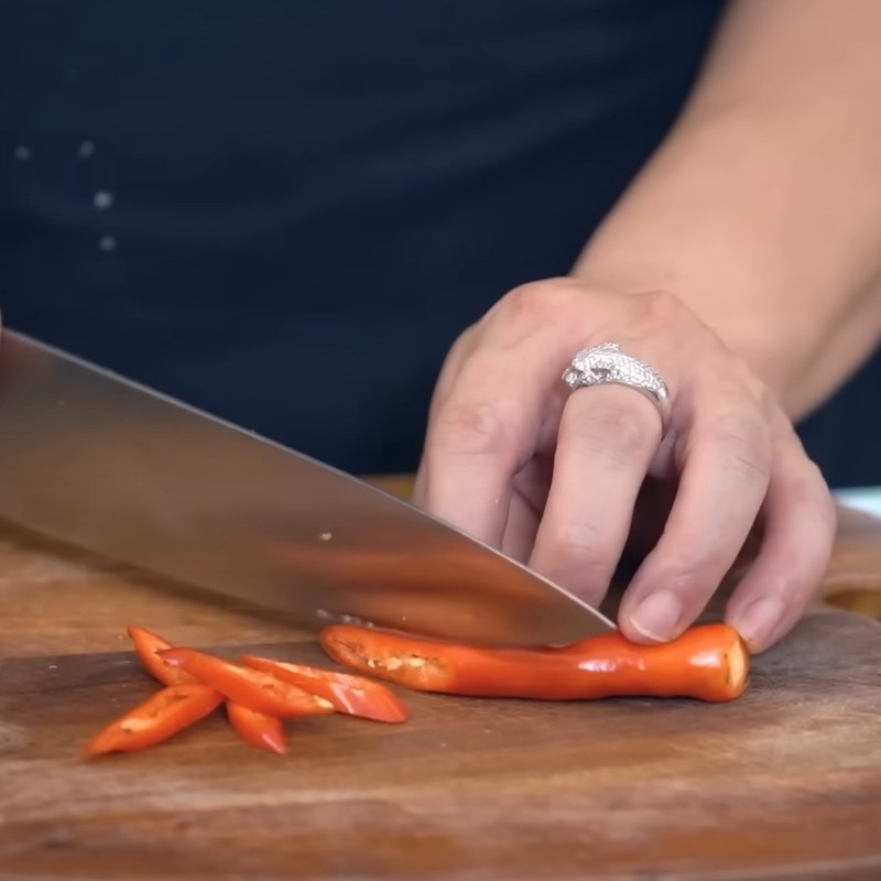 Bước 2 Sơ chế các nguyên liệu còn lại Muối sung chua ngọt