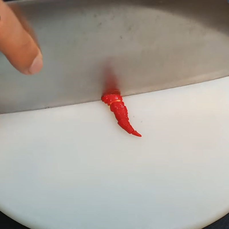 Bước 2 Sơ chế các nguyên liệu còn lại Nấm rơm kho nước tương