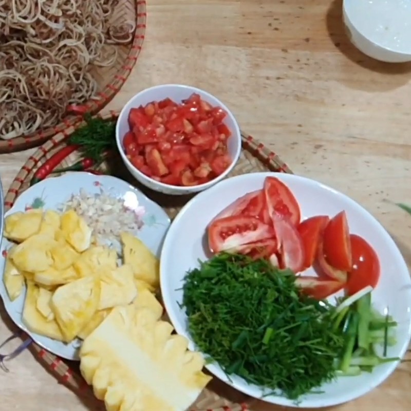 Bước 2 Sơ chế các nguyên liệu khác Canh cá nấu hoa chuối