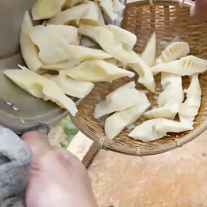 Bước 2 Sơ chế các nguyên liệu khác Lẩu gà lá é Đà Lạt