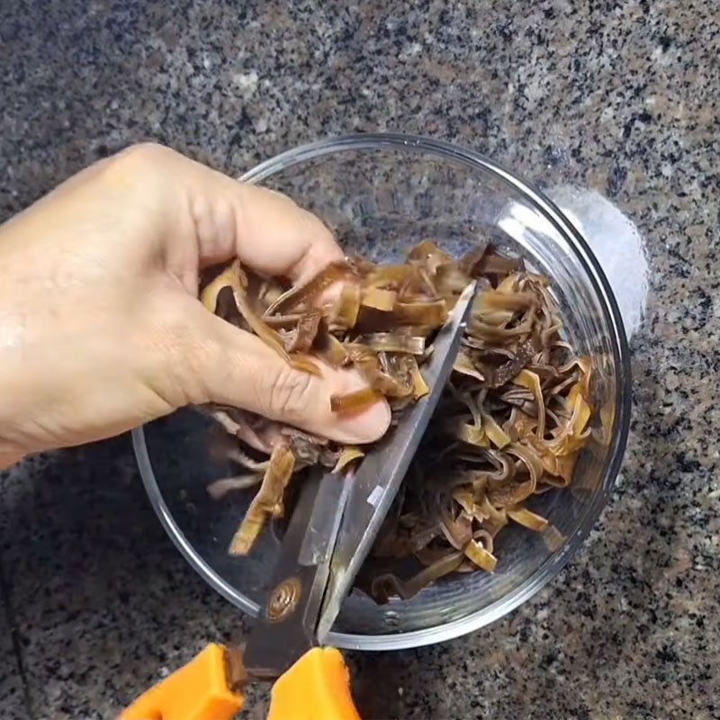 Bước 2 Sơ chế các nguyên liệu làm chả ram chay khác chả ram chay