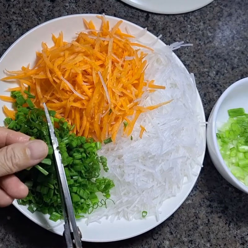 Bước 2 Sơ chế các nguyên liệu làm chả ram chay khác chả ram chay