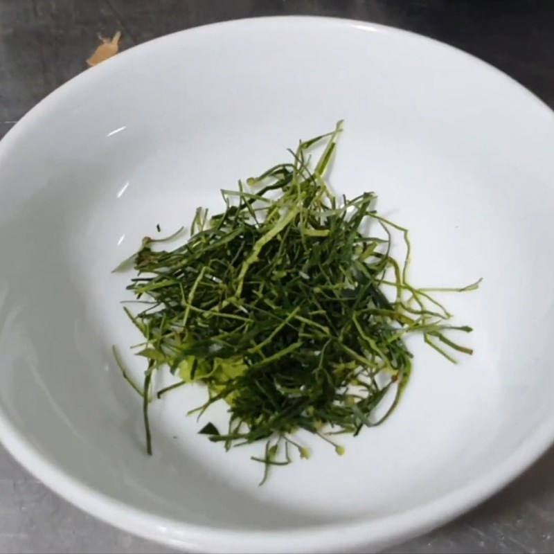 Bước 1 Sơ chế các nguyên liệu phụ Sụn gà rang muối Hong Kong