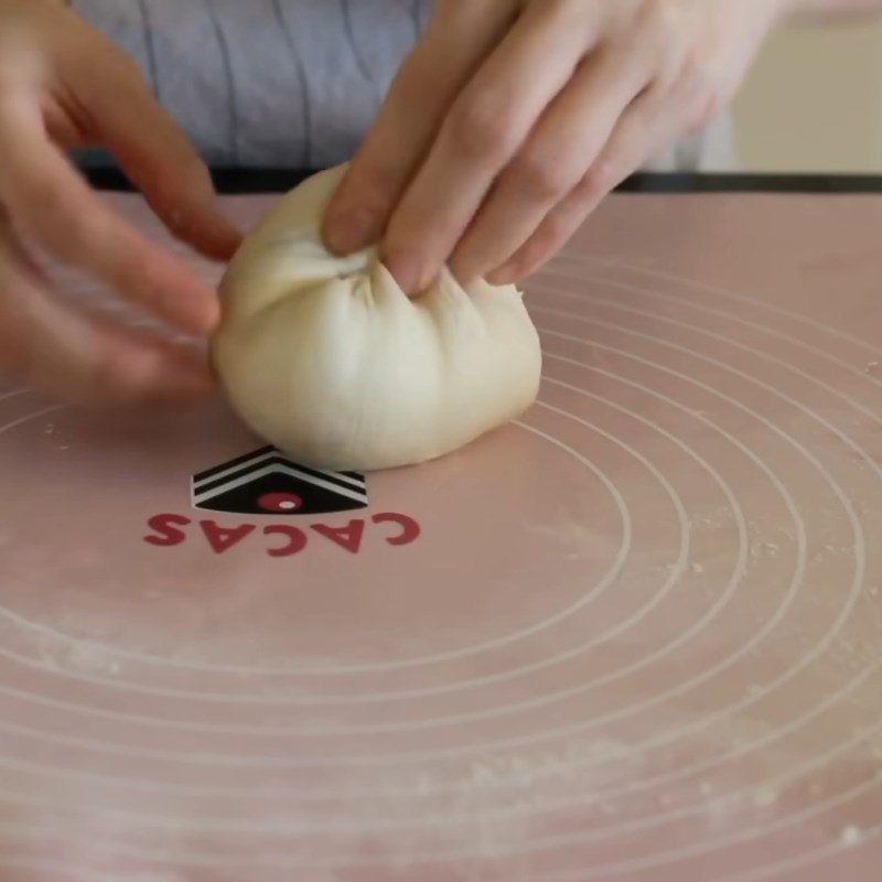 Bước 4 Sơ chế, chia và tạo hình bột lần 1 Bánh mì Việt Nam