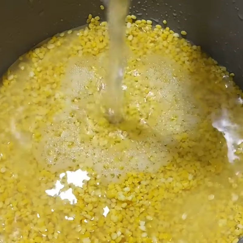 Bước 1 Sơ chế đậu xanh cà vỏ Chè đậu xanh đánh bằng nồi cơm điện